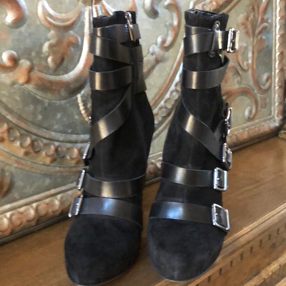 Amazing shoes - Picture 2 of 5